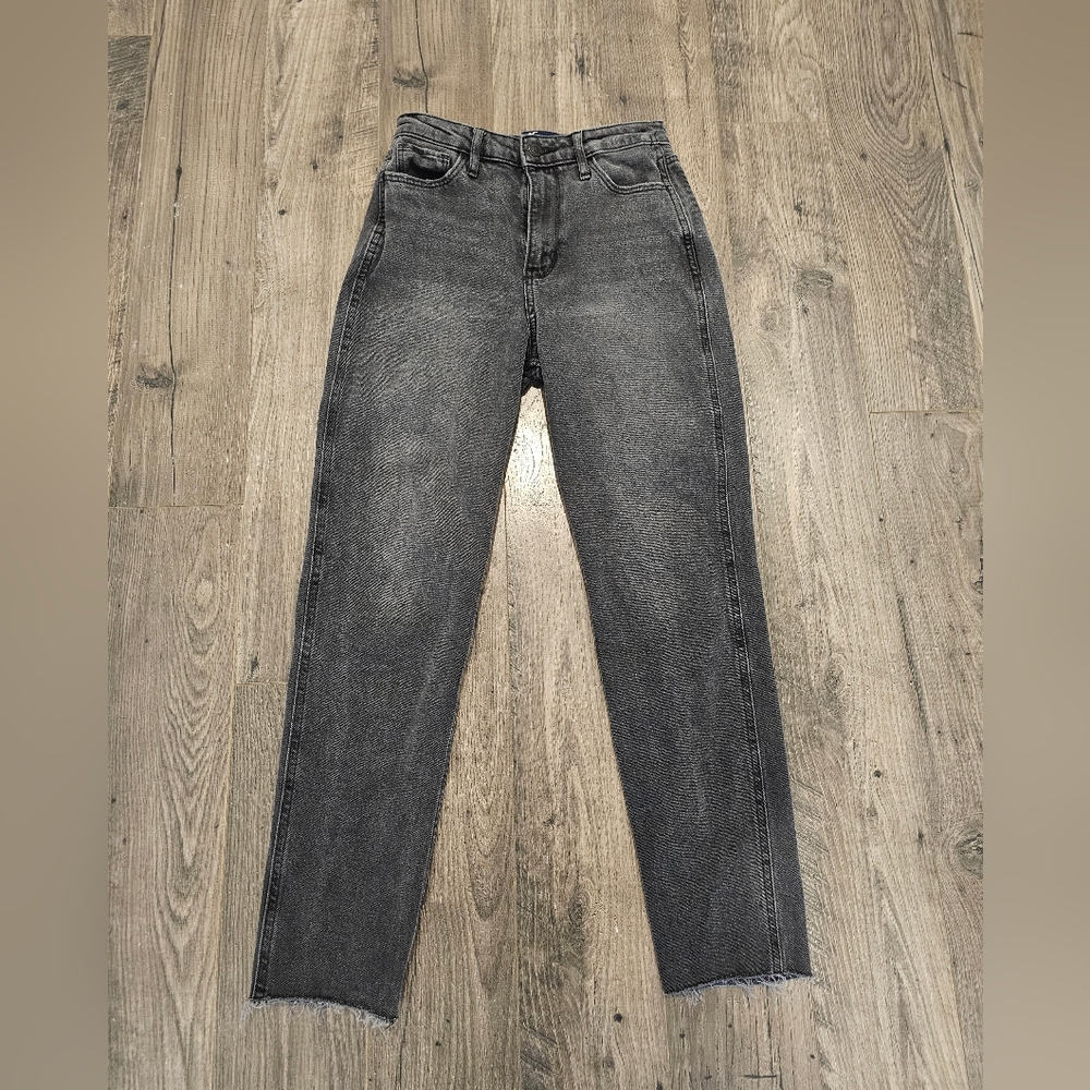 Hollister Ultra High Rise Mom Jean W24
